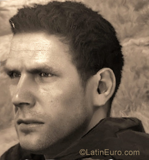 Date this young Spain man Liveder from Sabadell ES375