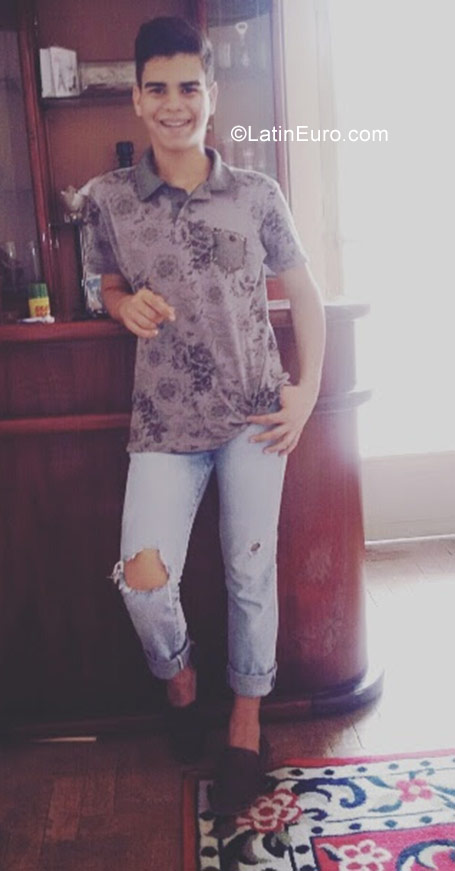 Date this happy Brazil man Matheus from Mesquita BR10098