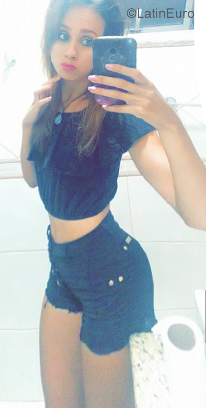 Date this hot Brazil girl Thmey from Rio De Janeiro BR10103