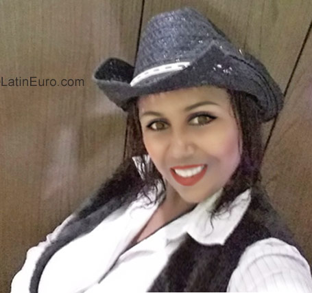 Date this gorgeous Brazil girl Deliane from Sao Paulo BR10124