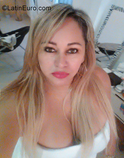Date this hot Angola girl Regina from Luanda AO83