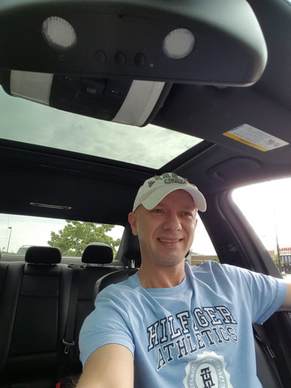 Date this tall United States man Kombi from Mount Prospect US21338