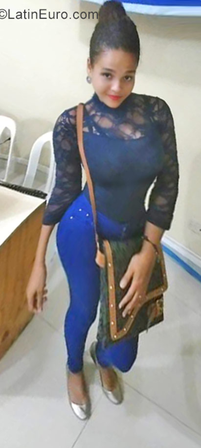 Date this hot Dominican Republic girl Karyna from San Cristobal DO29791