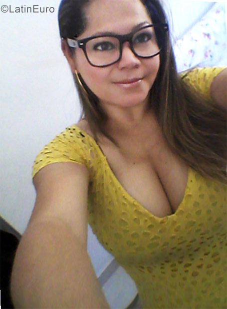 Date this pretty Brazil girl Vanessa from Sao Paulo BR10189