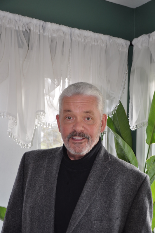 Date this exotic United States man Jmr from Arden Hills US18609