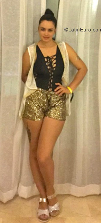 Date this sultry United States girl Adry from New York US18667