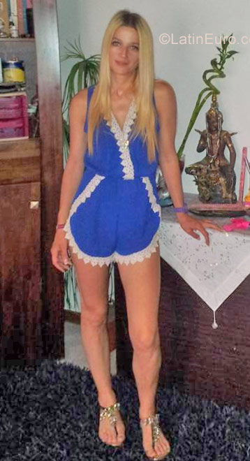 Date this exotic Belgium girl Dannyelle from Bruxelles BE111