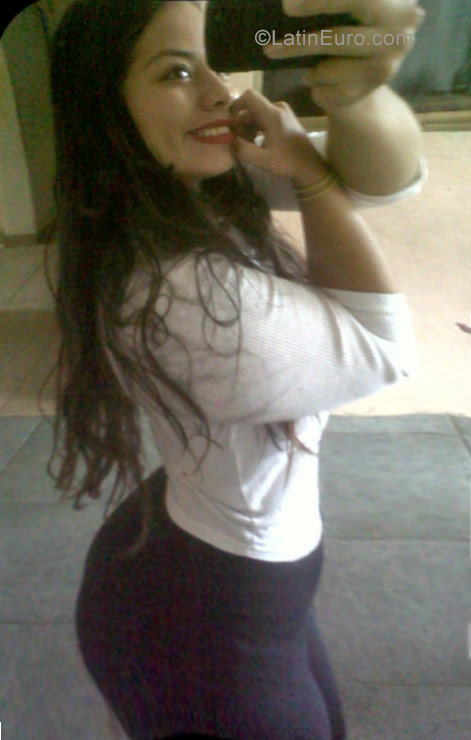Date this hard body Venezuela girl Yusmeli from Caracas VE949