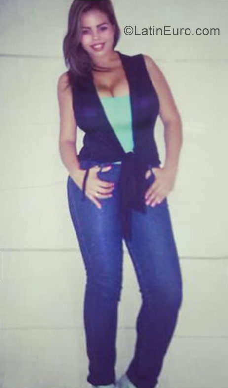 Date this athletic Venezuela girl Genesis from Caracas VE950