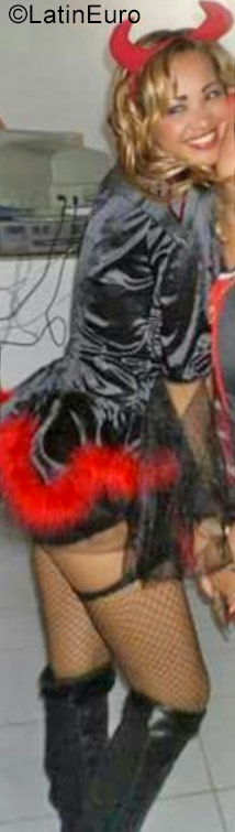 Date this nice looking Brazil girl Isis from Rio De Janeiro BR10300