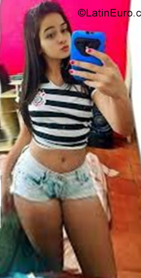 Date this pretty Brazil girl Bruna from Salvador BR10304