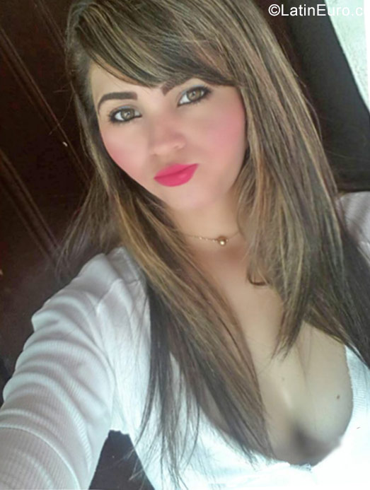 Date this pretty Venezuela girl Lari from Maracaibo VE981
