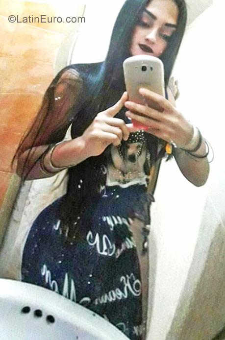 Date this funny Venezuela girl Shany from Ciudad Guayana VE1002