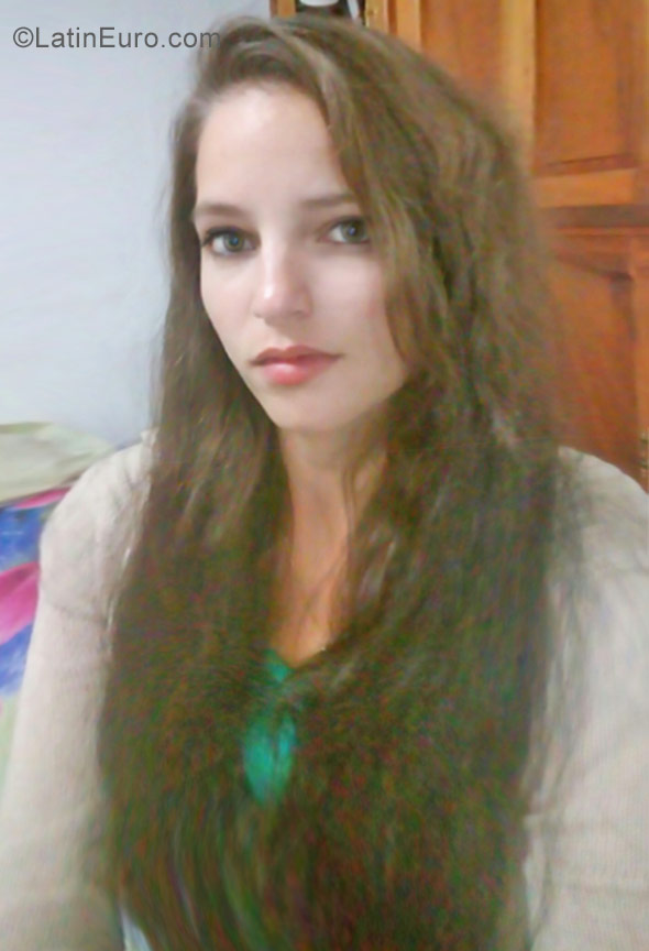 Date this lovely Cuba girl Yai from Havana CU128