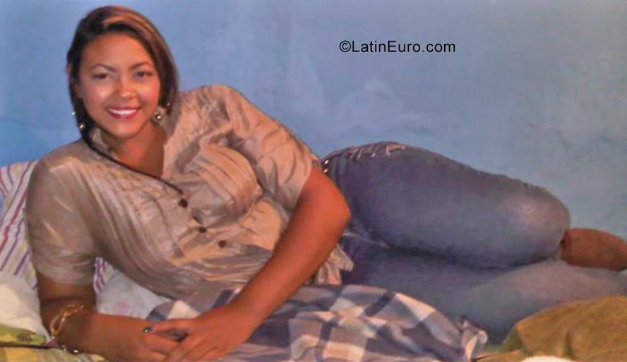 Date this foxy Venezuela girl Yera from Maturin VE1007