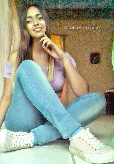 Date this nice looking Mexico girl Viridiana from Guadalajara MX1527