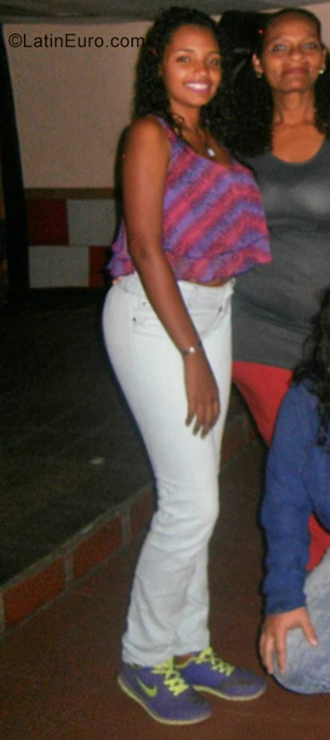 Date this hard body Venezuela girl Norle from Valencia VE1044