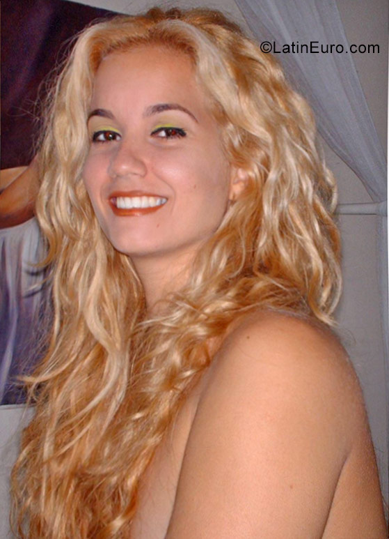 Date this funny Cuba girl Yahi from Havana CU144