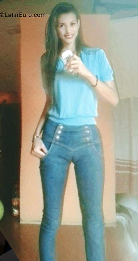 Date this pretty Venezuela girl Gitani from Guanare VE1051