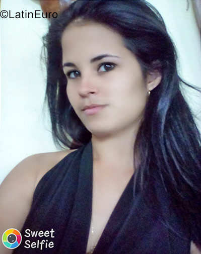Date this pretty Cuba girl Elsa from Havana CU164