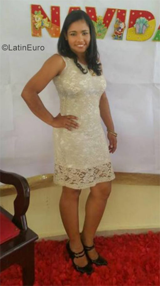 Date this stunning Dominican Republic girl Rosa from Bonao DO30803