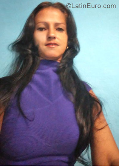 Date this fun Cuba girl Duran from La Habana CU174
