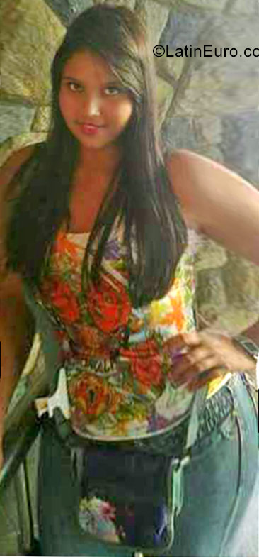 Date this stunning Venezuela girl Ariana from Caracas VE1119