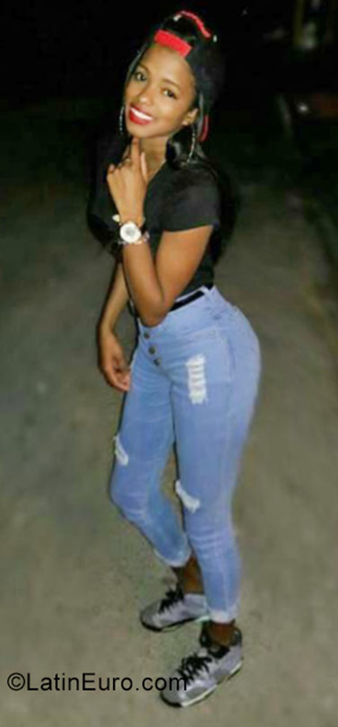 Date this athletic Dominican Republic girl Yuleisi from Higuey DO30868