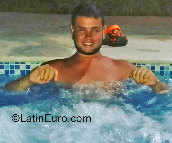 Date this georgeous Colombia man Santiago from Medellin CO22873