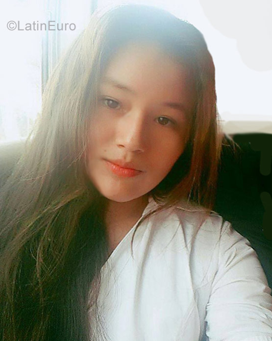 Date this good-looking Bolivia girl Elisa from Santa Cruz BO26