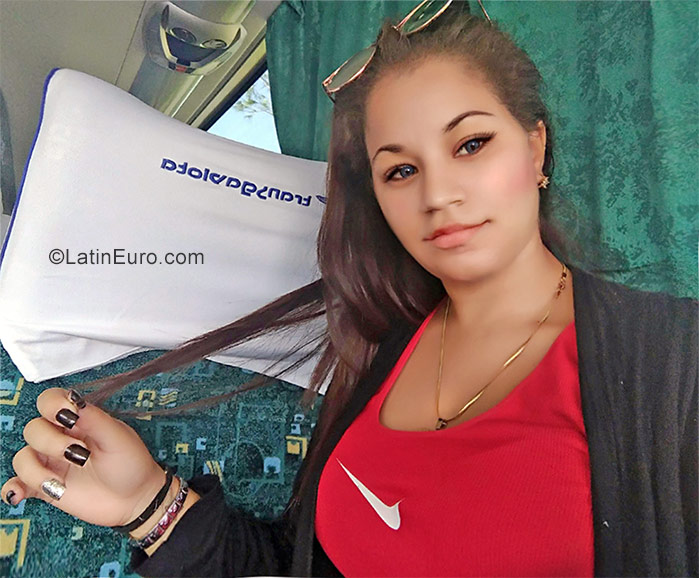 Date this passionate Cuba girl Alamey from Havana CU182