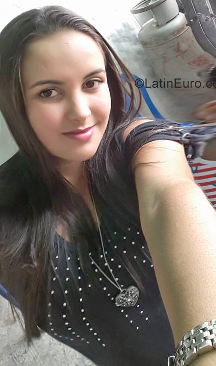 Date this happy Venezuela girl Laura from Barinas VE1175