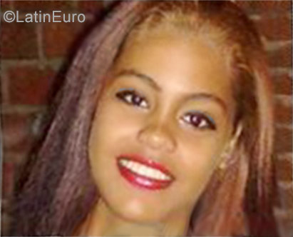 Date this sultry Cuba girl Eliane from Havana CU187