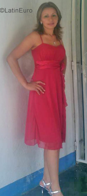 Date this nice looking Venezuela girl Elizabeth from Barinas VE1202