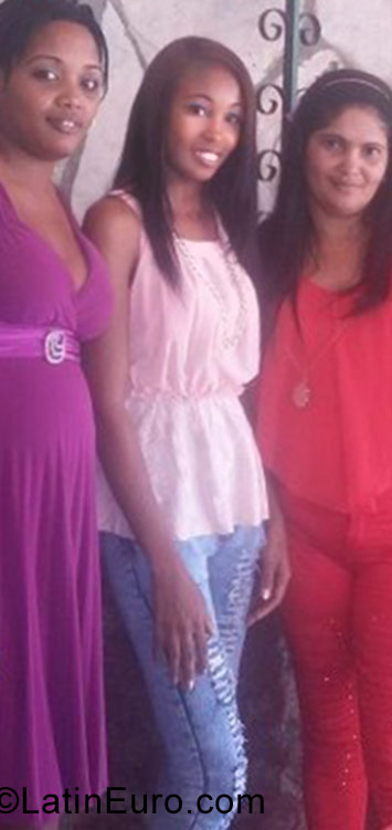 Date this funny Cuba girl Iyislis from Havana CU189