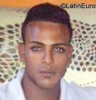 Date this nice looking Cuba man Osvaldo from Havana CU193