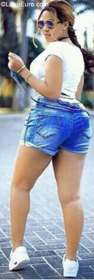 Date this gorgeous Cameroon girl Lizzy from Yaounde CM259