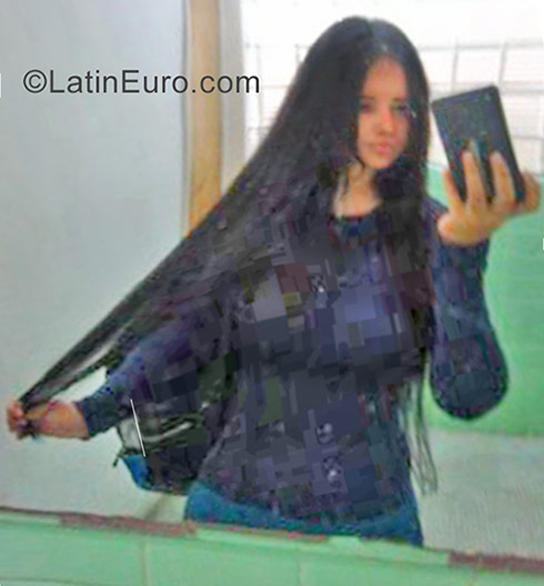 Date this stunning Venezuela girl Francys from Caracas VE1257