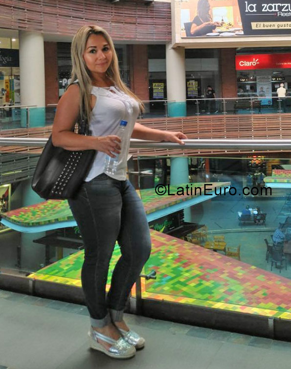 Date this gorgeous Italy girl Ana Milena from Busnago IT300