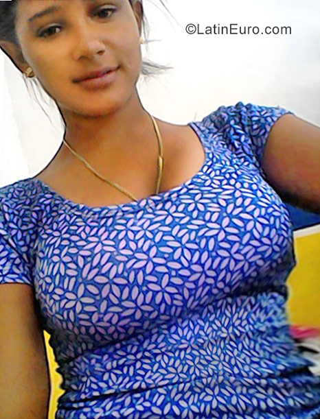 Date this nice looking Dominican Republic girl Eva marina from Punta Cana DO31223