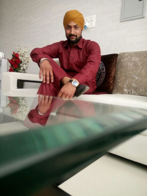 Date this gorgeous Kenya man Jasvir from Nairobi KE59