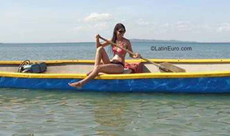 Date this attractive Brazil girl ADRIANA from Salvador BR10435