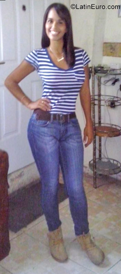Date this cute Venezuela girl Elian from Caracas VE1322