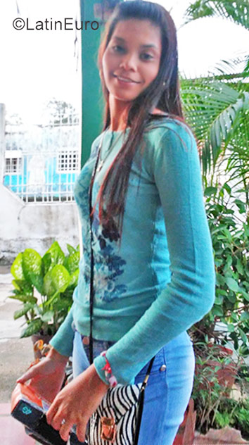 Date this charming Venezuela girl Maurelis from Maturin VE1325