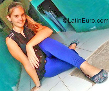 Date this cute Cuba girl Erika from Havana CU235
