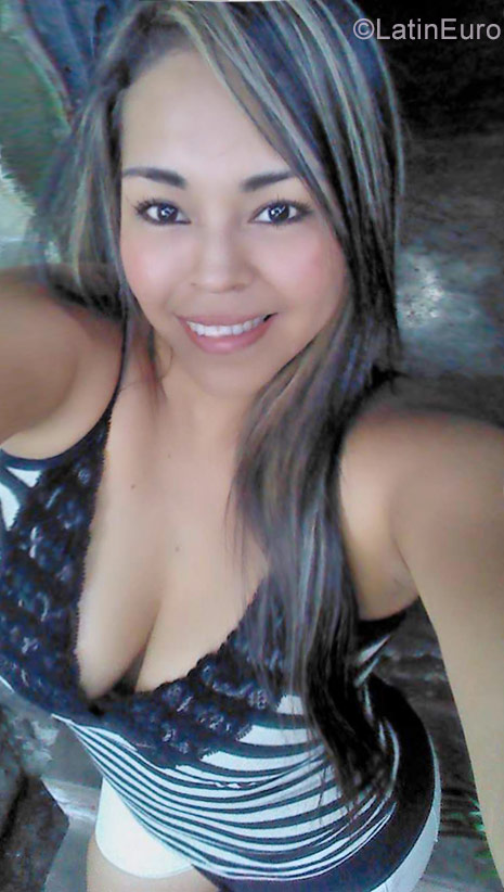 Date this athletic Ecuador girl Kathy from Provincia del Guayas EC246