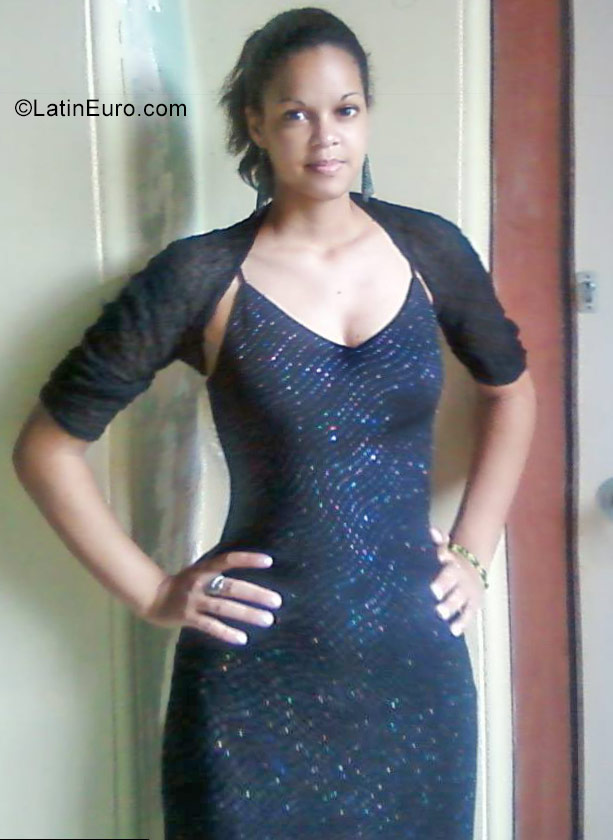 Date this beautiful Cuba girl Lidia from Havana CU252