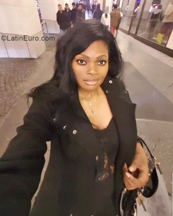 Date this cute Germany girl Carine from Fürstenwalde DE456