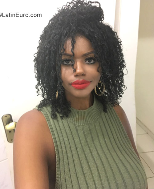 Date this hard body Brazil girl Raicca from Rio De Janeiro BR10684