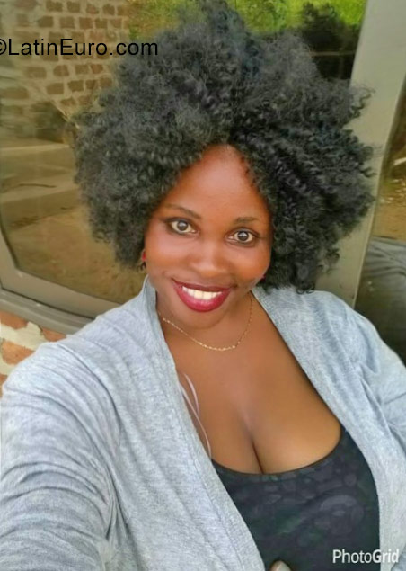 Date this gorgeous Uganda girl Bata from Kampala UG54